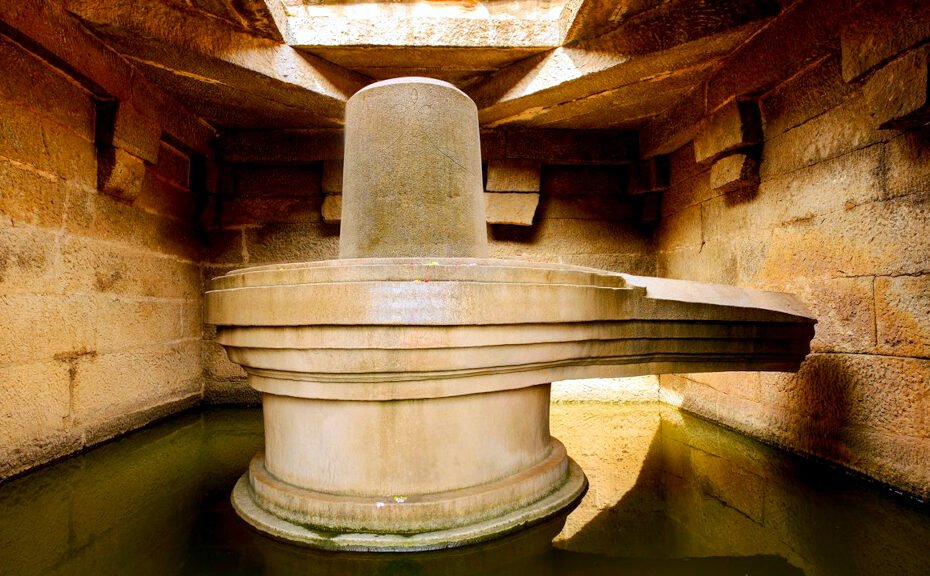 Shiva Lingam of Badavilinga Temple of Hampi, India